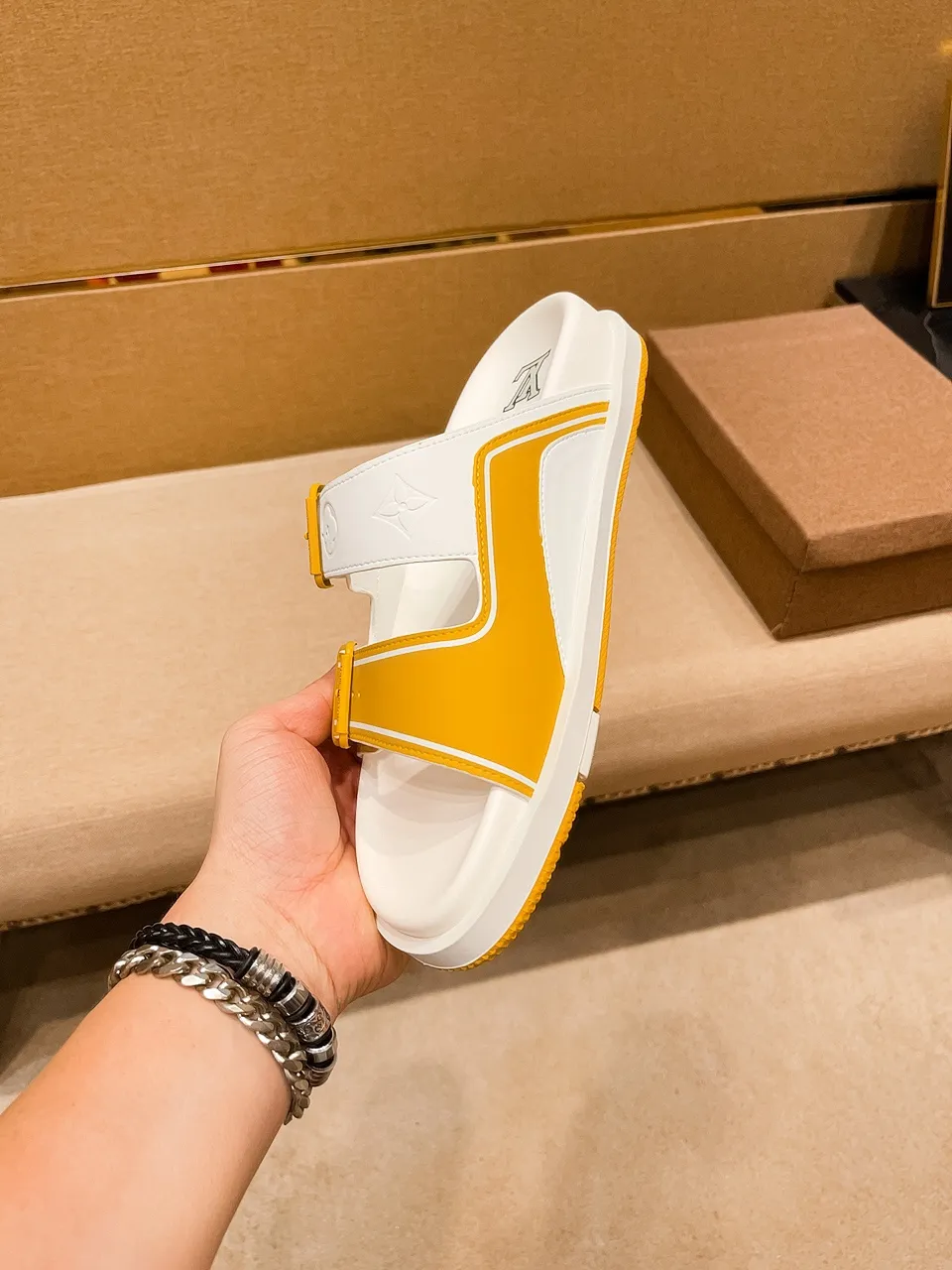 Men's shoes 💰 380 💰 New model on the market 🔥 [LV 🔥 Slippers] High-end 1:1 mold customization of first-layer cowhide, original upgraded version of the outsole, lighter and non-slip. The market's top quality, fashionable and trendy, versatile and popular, simple yet tasteful, a must-have for fashionistas, exuding a fashionable and casual atmosphere, fashion is at your feet, full of confidence, the same style at the counter 👍The season of spring and summer slippers is here, they are super beautiful to wear, 38-44, multiple colors available🔥